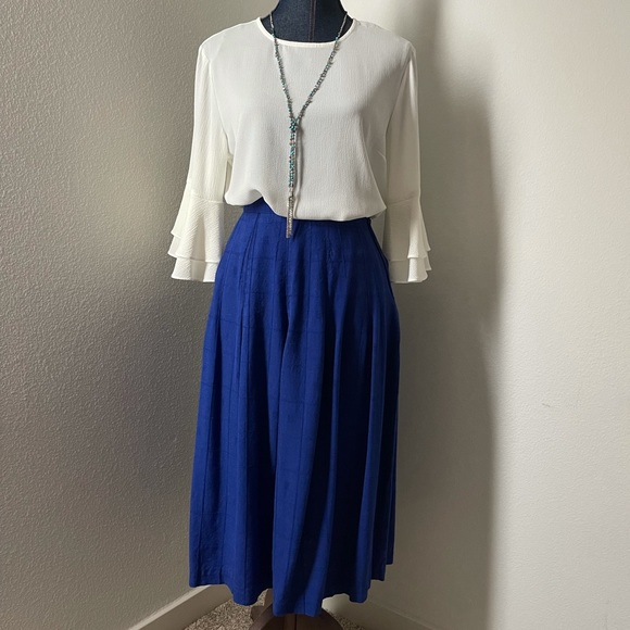 Pleated vintage linen skirt. - Picture 4 of 5